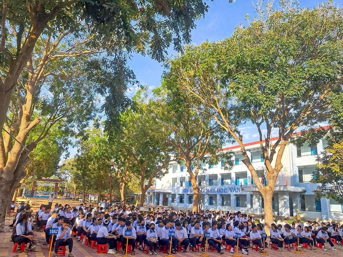 Tài liệu hướng dẫn truyền thông về phòng ngừa thuốc lá mới cho học sinh phổ thông